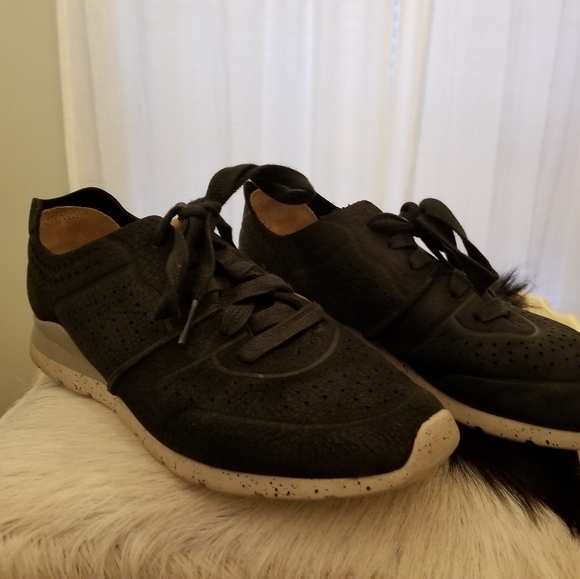 ugg tye sneaker